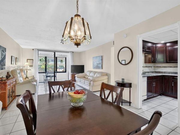 2841 Somerset Dr, Unit 106, Lauderdale Lakes, FL 33311