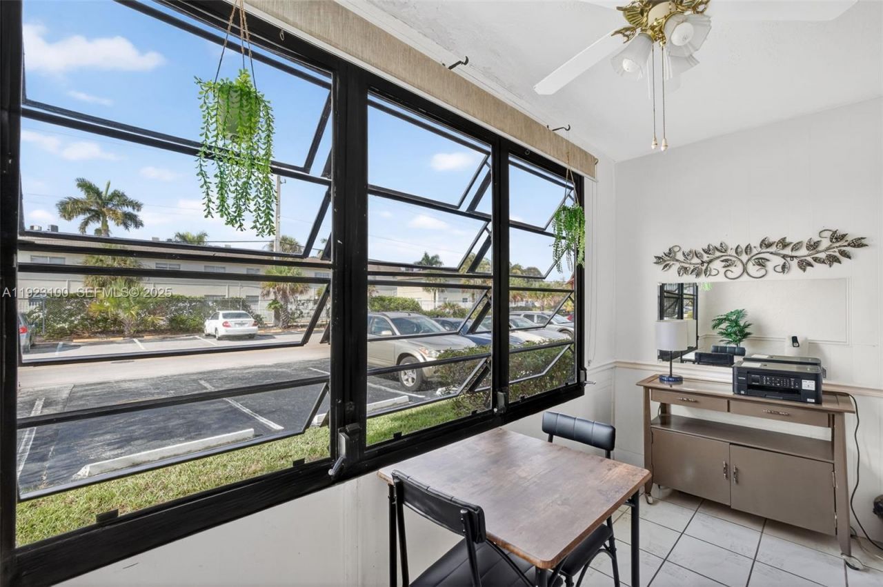 2841 Somerset Dr, Unit 106, Lauderdale Lakes, FL 33311 Photo