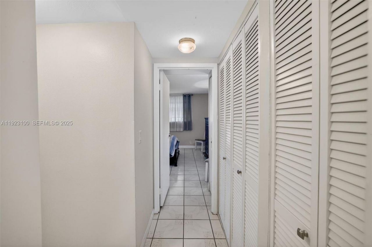 2841 Somerset Dr, Unit 106, Lauderdale Lakes, FL 33311 Photo