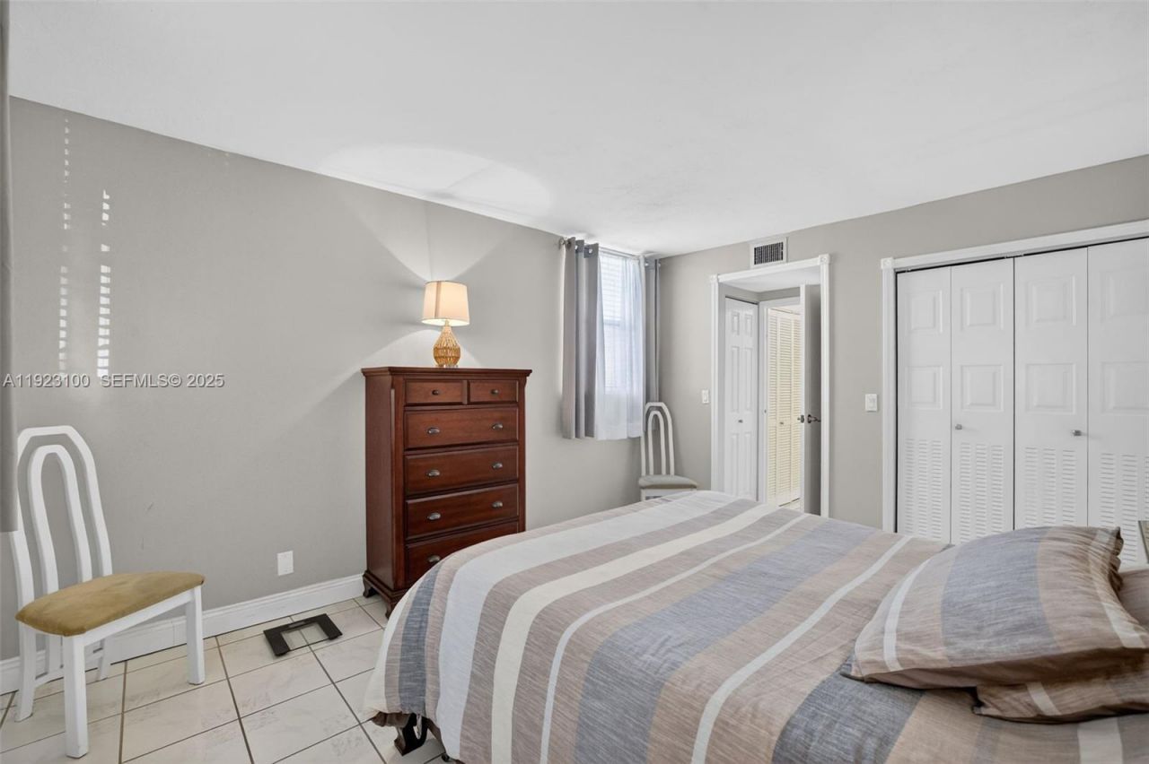 2841 Somerset Dr, Unit 106, Lauderdale Lakes, FL 33311 Photo