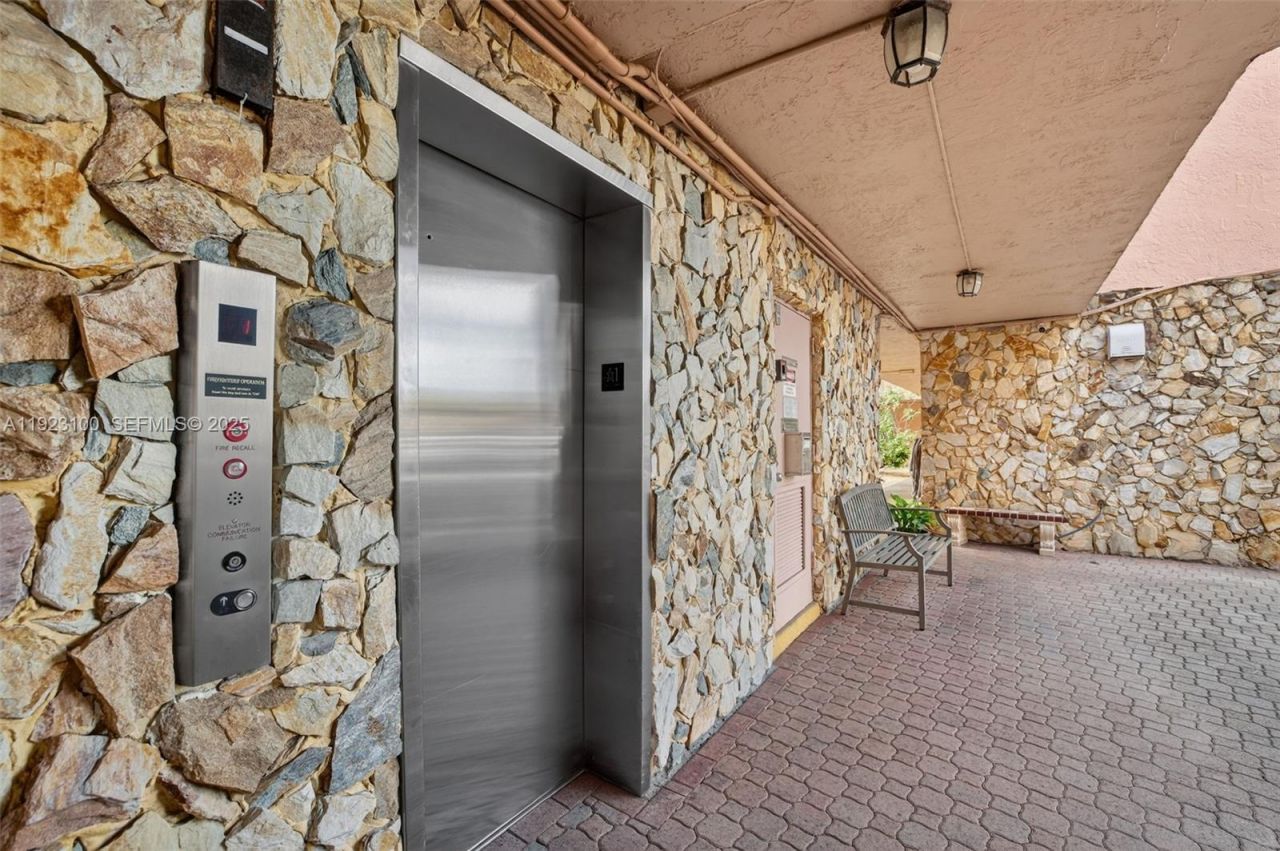 2841 Somerset Dr, Unit 106, Lauderdale Lakes, FL 33311 Photo