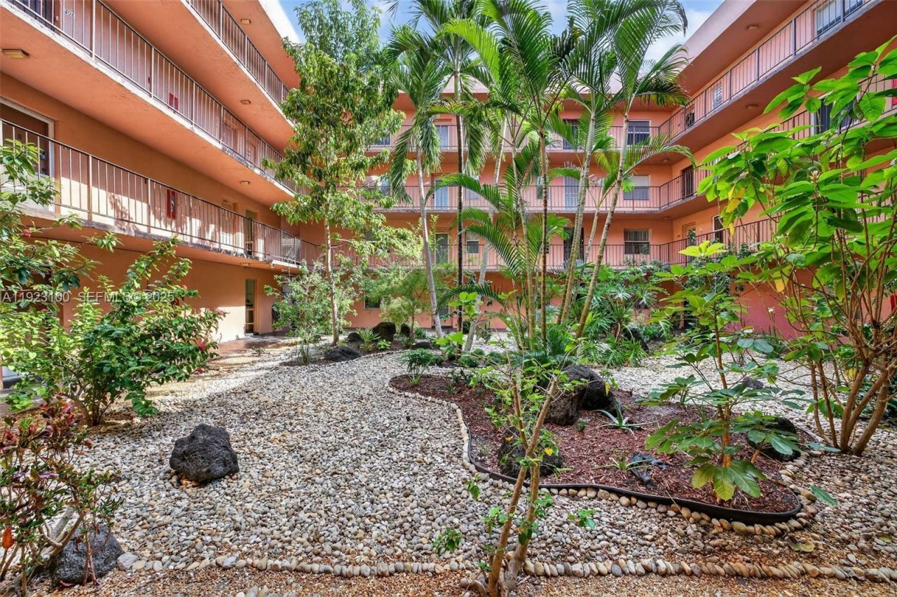 2841 Somerset Dr, Unit 106, Lauderdale Lakes, FL 33311 Photo