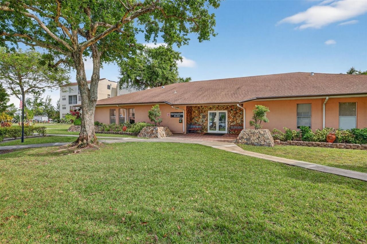 2841 Somerset Dr, Unit 106, Lauderdale Lakes, FL 33311 Photo