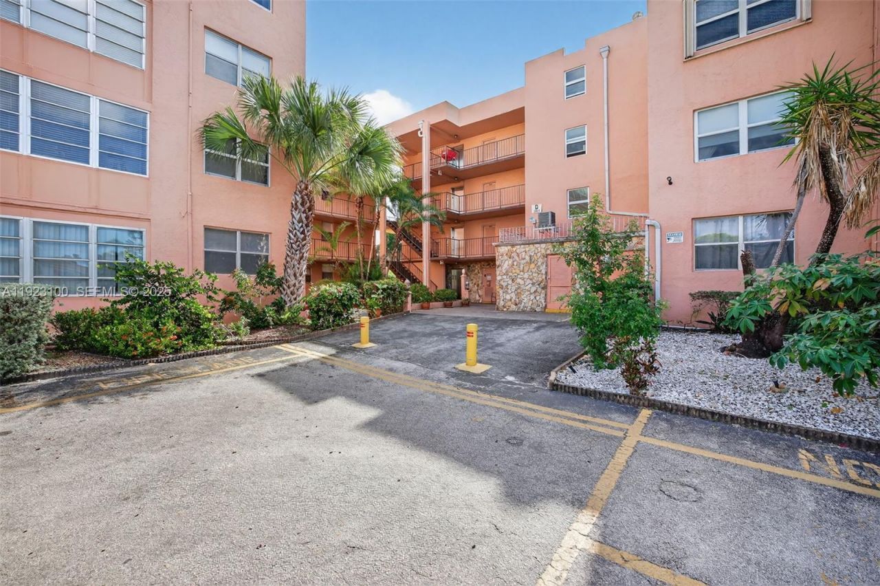 2841 Somerset Dr, Unit 106, Lauderdale Lakes, FL 33311 Photo