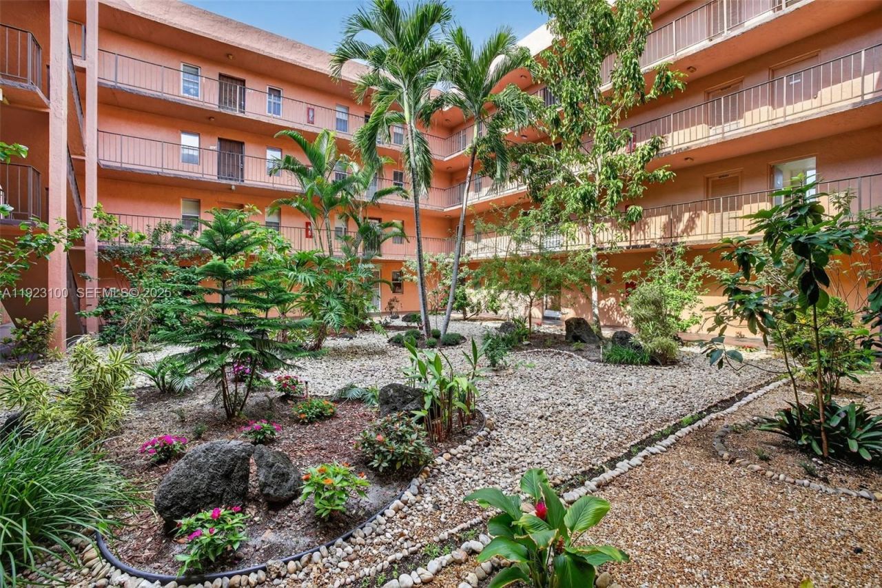 2841 Somerset Dr, Unit 106, Lauderdale Lakes, FL 33311 Photo