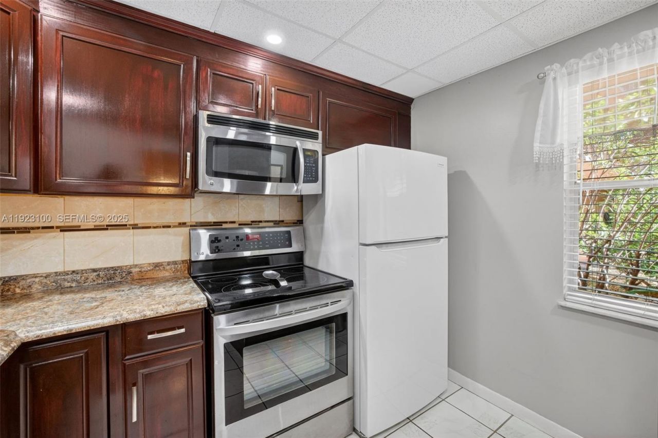 2841 Somerset Dr, Unit 106, Lauderdale Lakes, FL 33311 Photo