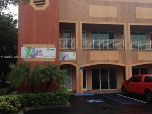 5911 NW 173rd Dr, Hialeah, FL 33015