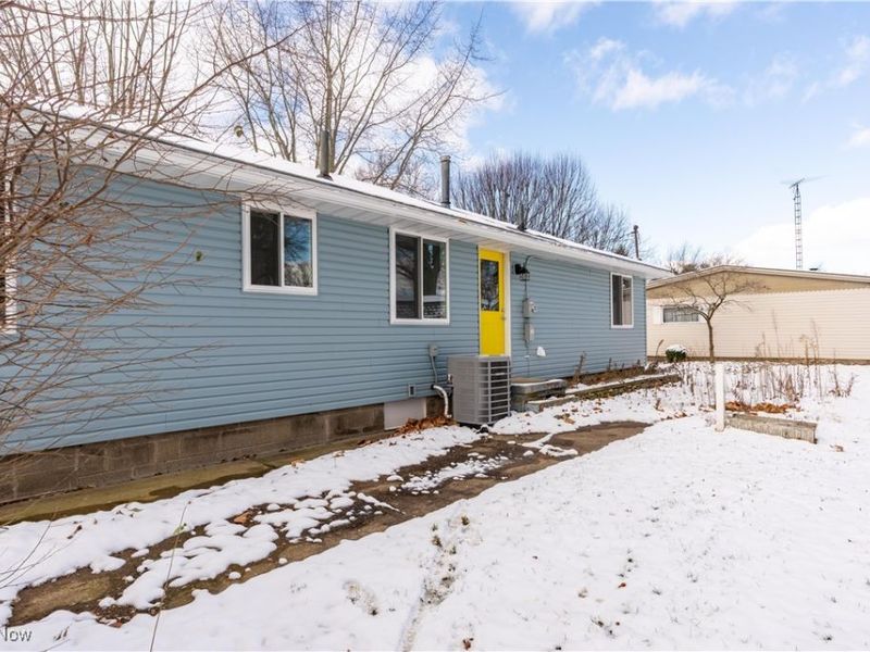 306 Ranowsky Court N, East Canton, OH 44730 Photo 3