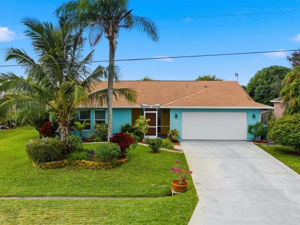 2360 SE Bordeaux Ct, Port St Lucie, FL 34952