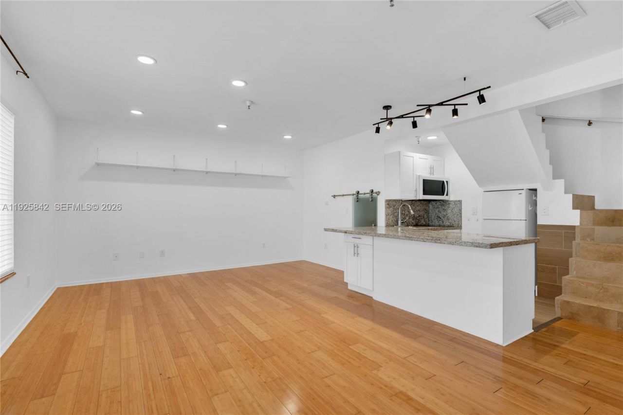 1350 Pennsylvania Ave, Unit 207, Miami Beach, FL 33139 Photo