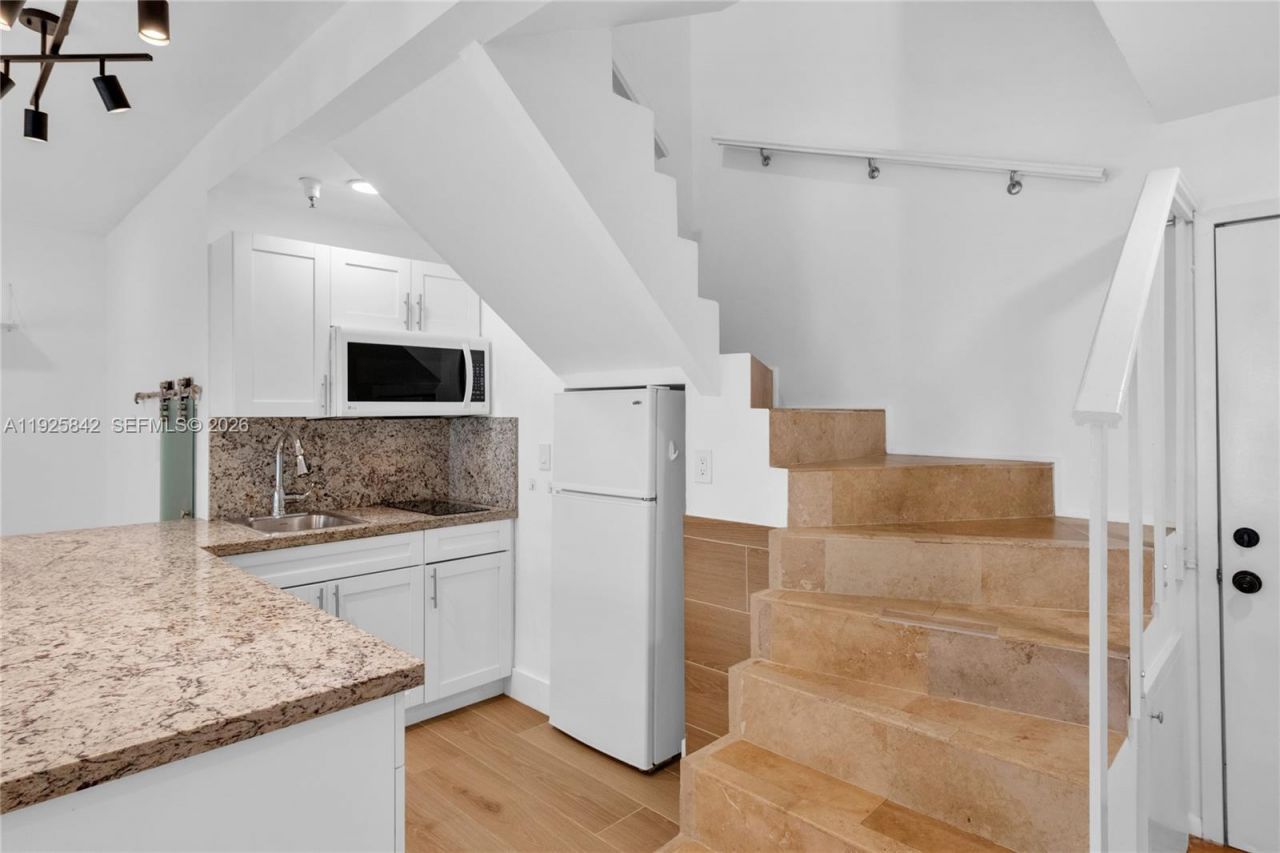 1350 Pennsylvania Ave, Unit 207, Miami Beach, FL 33139 Photo