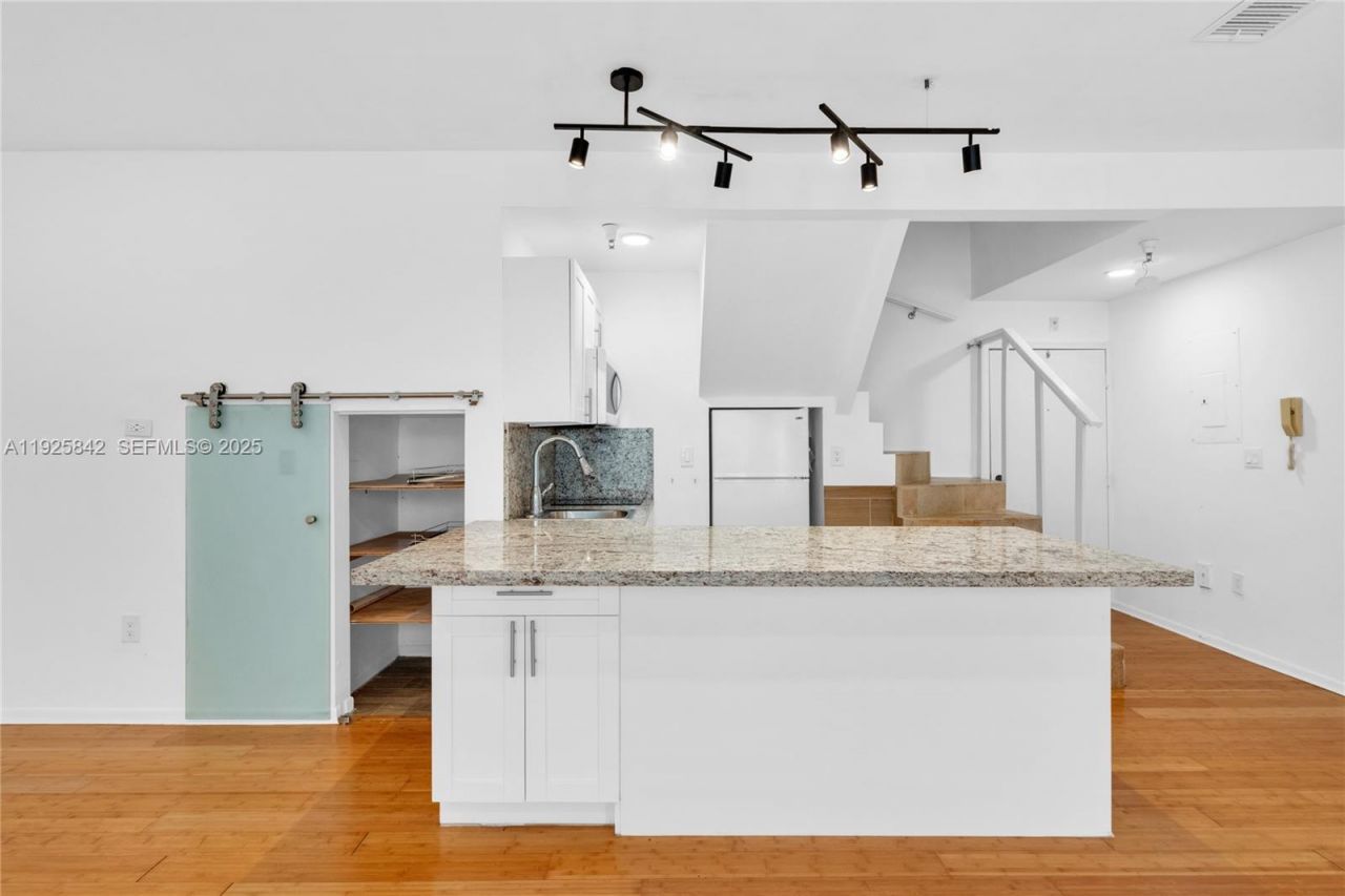 1350 Pennsylvania Ave, Unit 207, Miami Beach, FL 33139 Photo