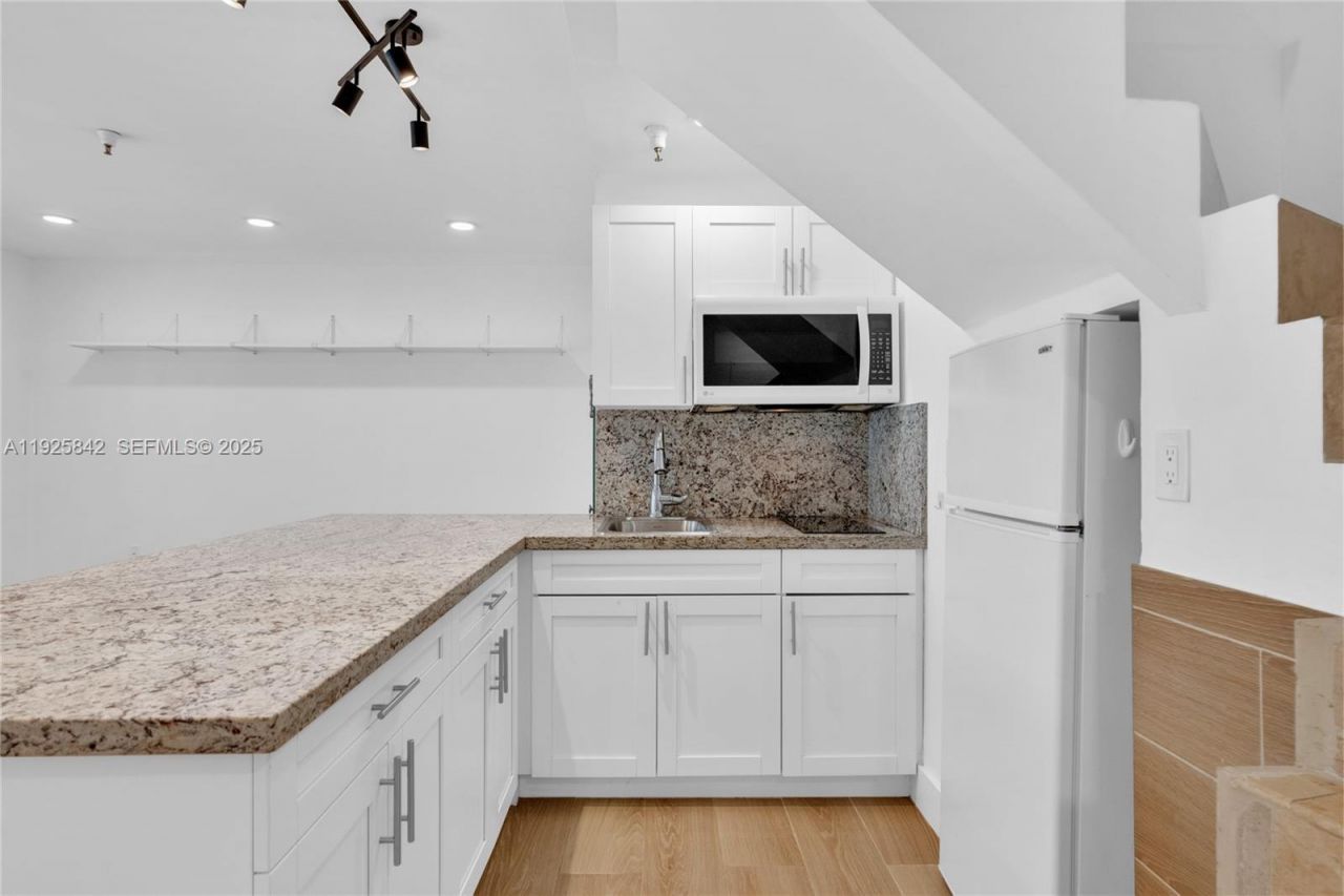 1350 Pennsylvania Ave, Unit 207, Miami Beach, FL 33139 Photo