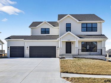 11052 S 216 Avenue, Gretna, NE 68028