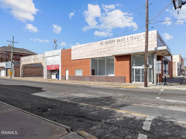 135 E Landry Street , Opelousas, LA 70570