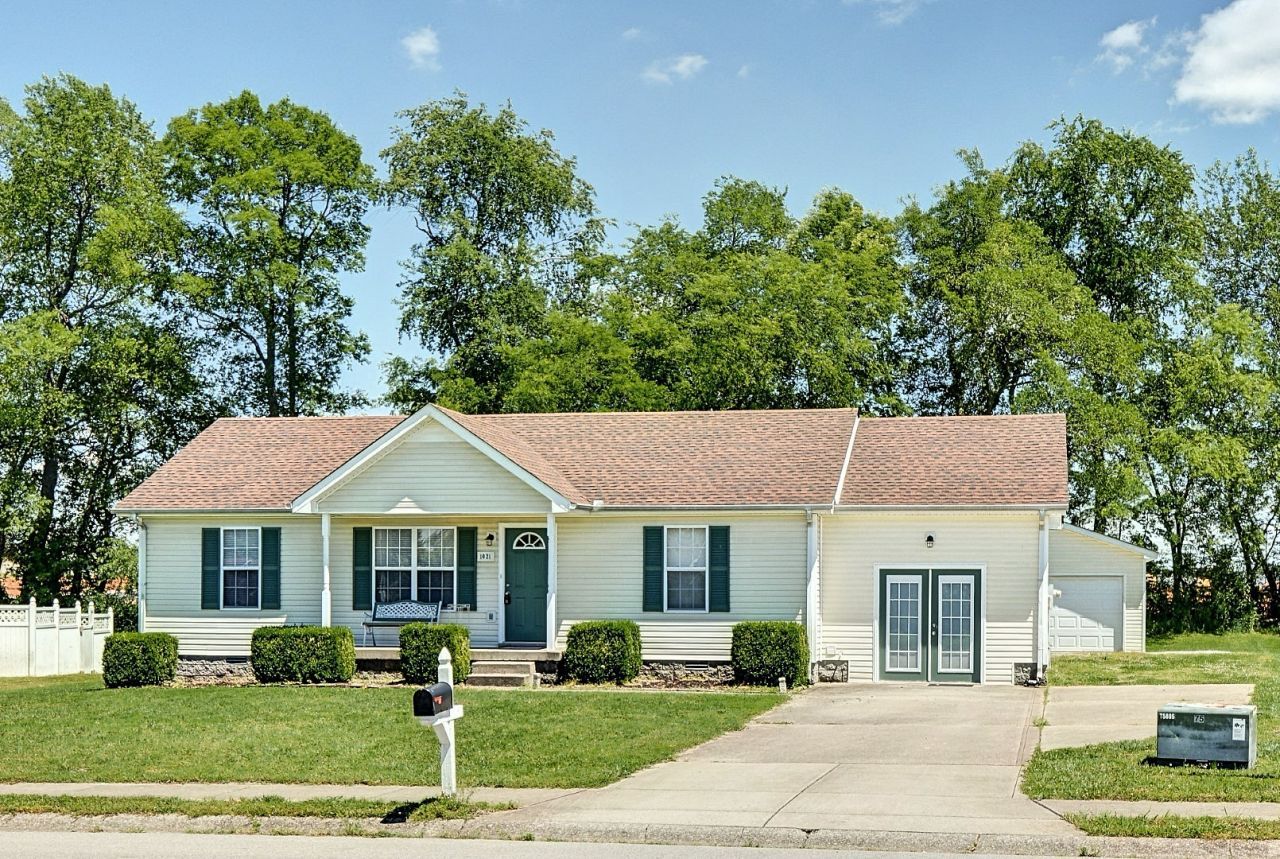 1021 Waterford Cir, Clarksville, TN 37040 Main Photo