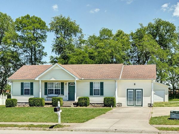 1021 Waterford Cir, Clarksville, TN 37040