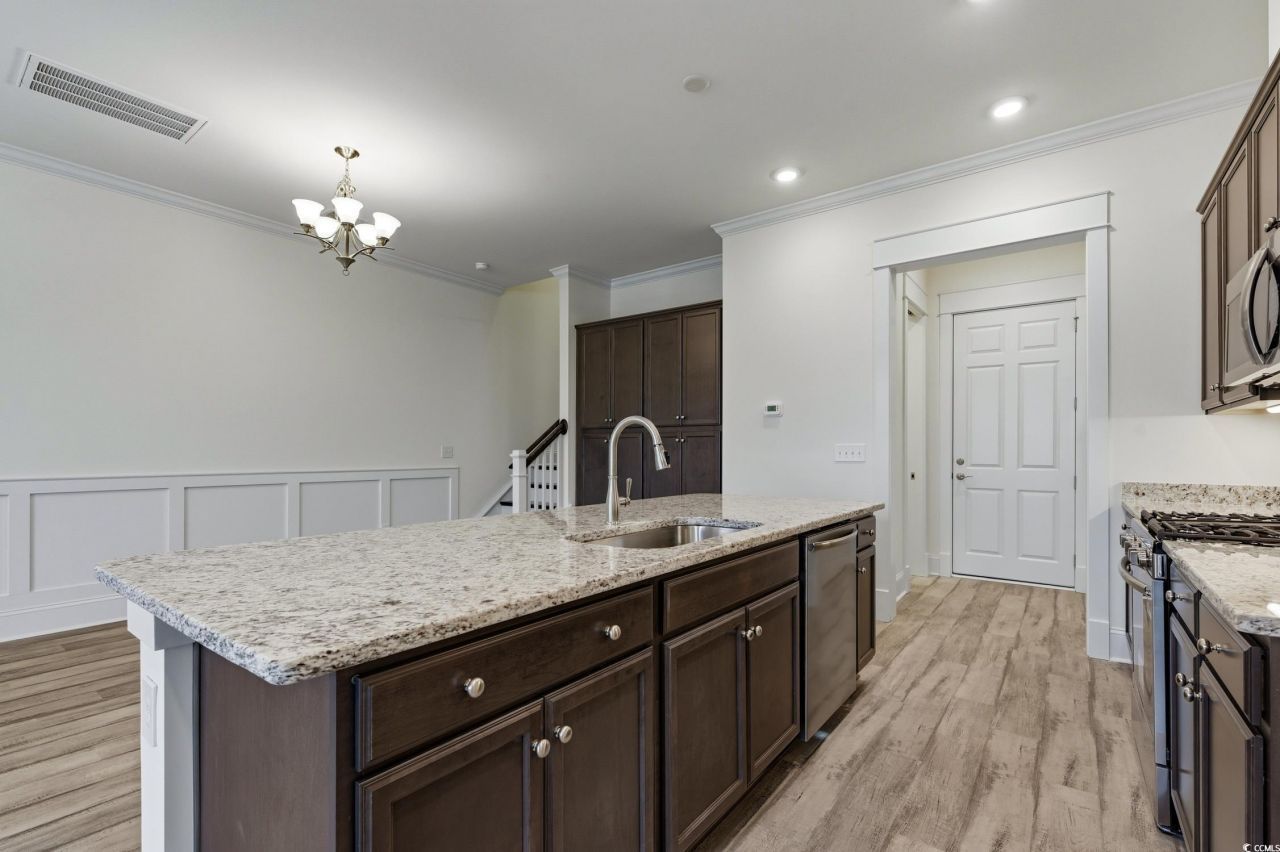 965 Hackler St. Photo 10