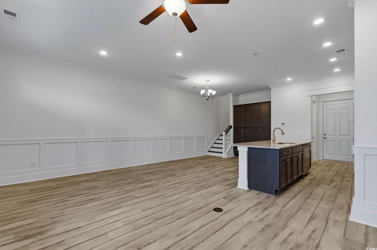 965 Hackler St. Photo 7