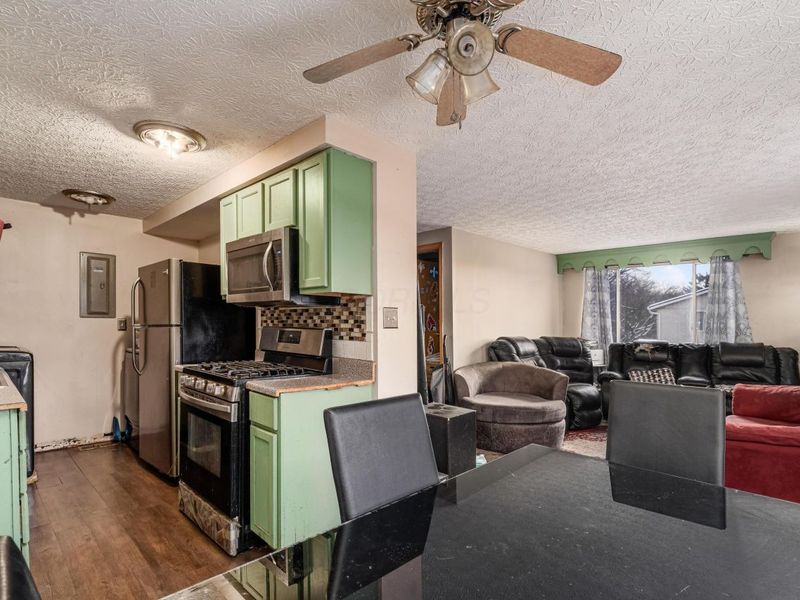 3830 Charbonnett Court, Unit 6A, Columbus, OH 43232 Photo 4