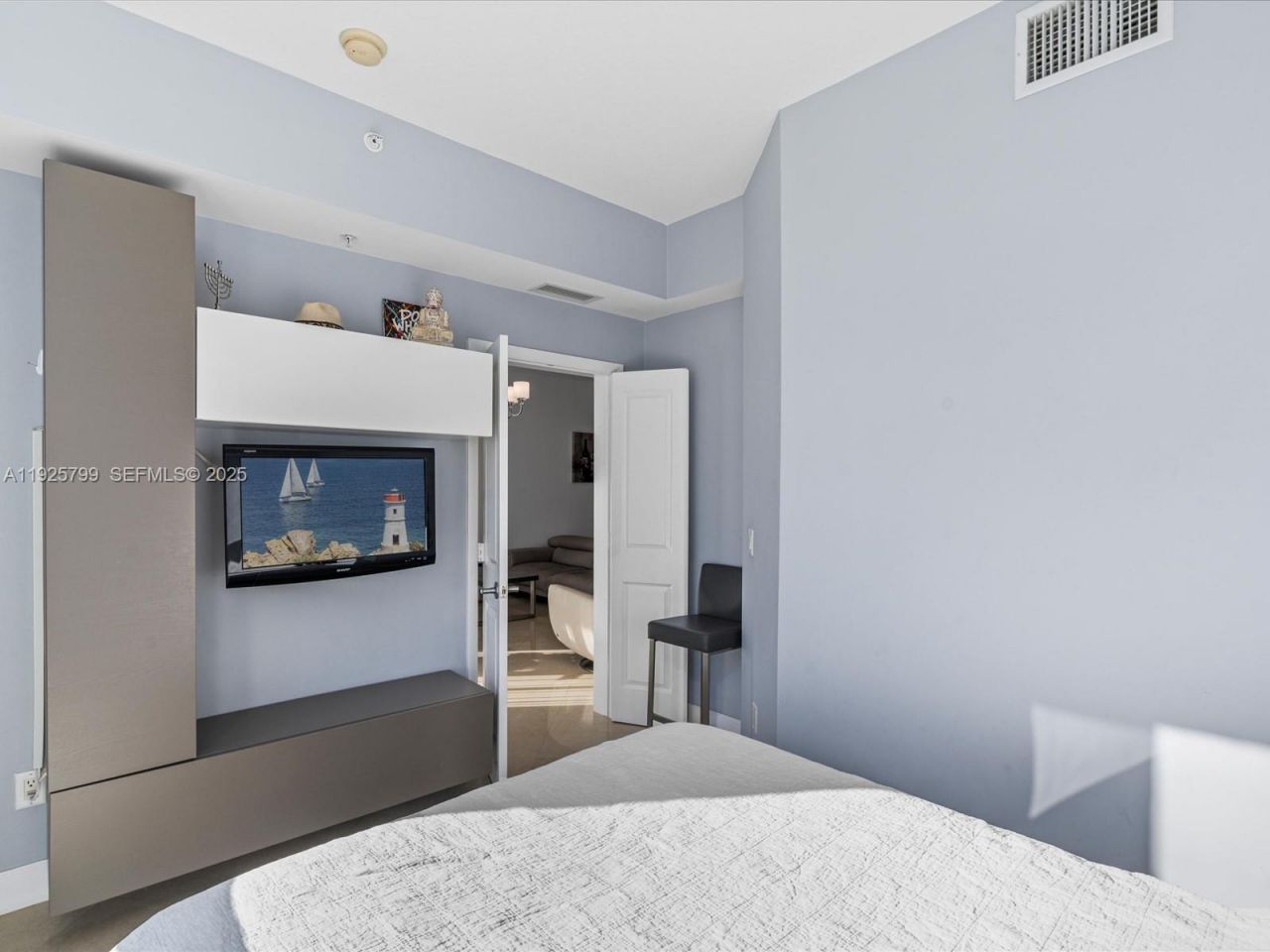 1945 S Ocean Dr, Unit 404, Hallandale Beach, FL 33009 Photo