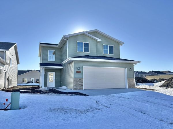 2613 36 Avenue S, Moorhead, MN 56560