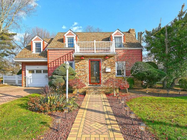 60 Connecticut Avenue, Freeport, NY 11520