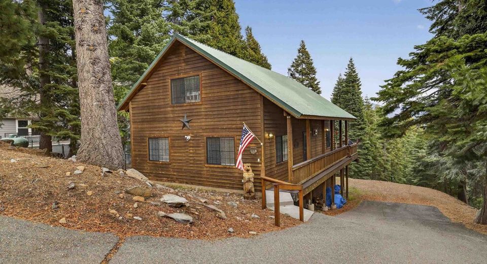 716 Lake Ridge Road, Lake Almanor, CA 00000 Photo