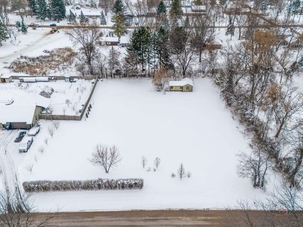 16655 W Applewood Court, Gurnee, IL 60031