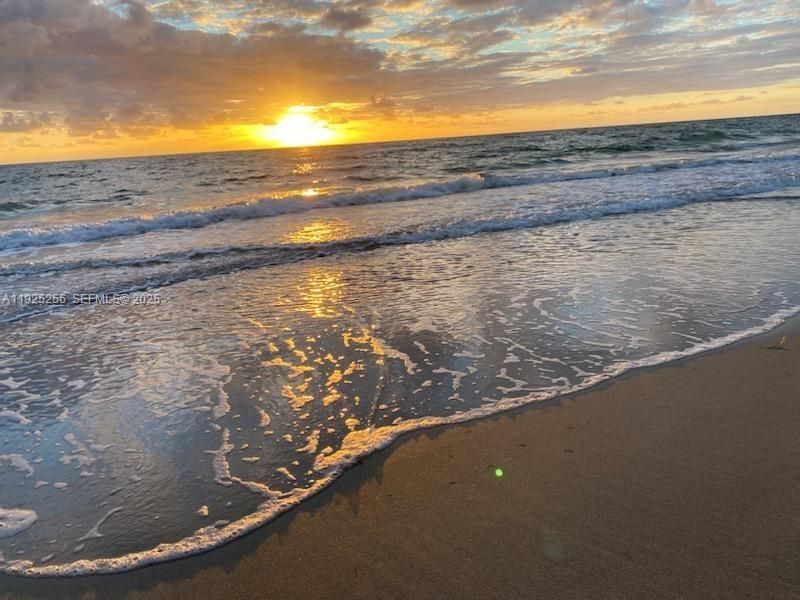 3180 S Ocean Dr, Unit 307, Hallandale Beach, FL 33009 Photo