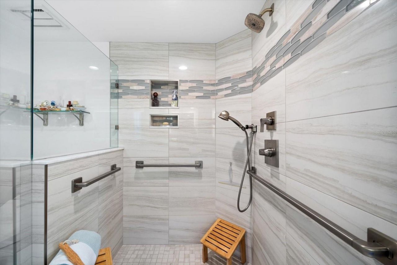 71 Tidy Island Boulevard, Bradenton, FL 34210 Photo