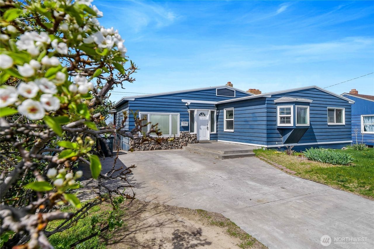 952 S Juniper Drive, Moses Lake, WA 98837 Main Photo