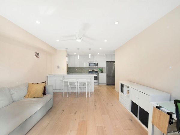 301 Cathedral Parkway, Unit 3M, New York (Manhattan), NY 10026