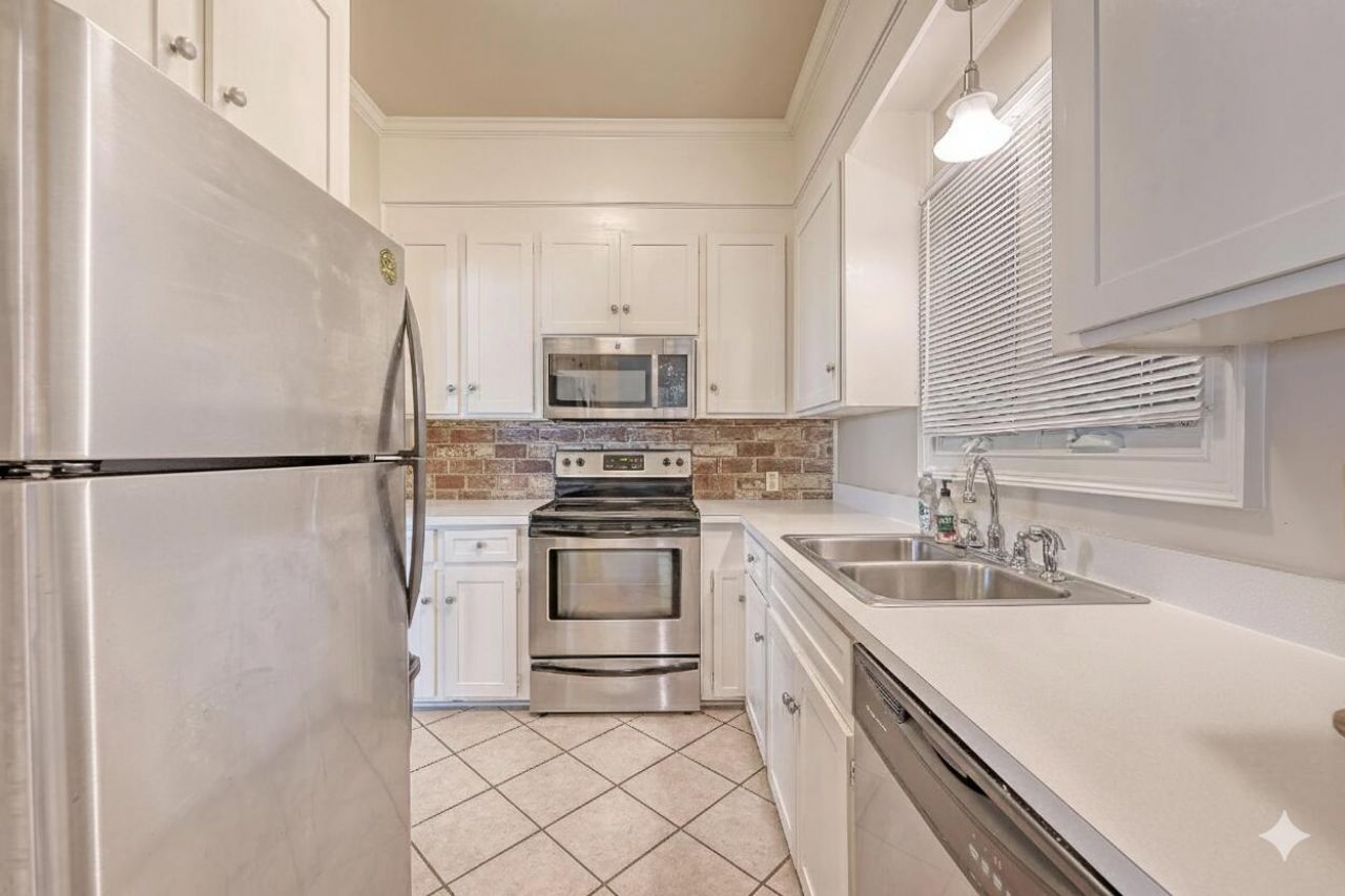 220 3rd Avenue Photo 19