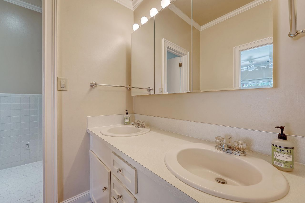 220 3rd Avenue Photo 25