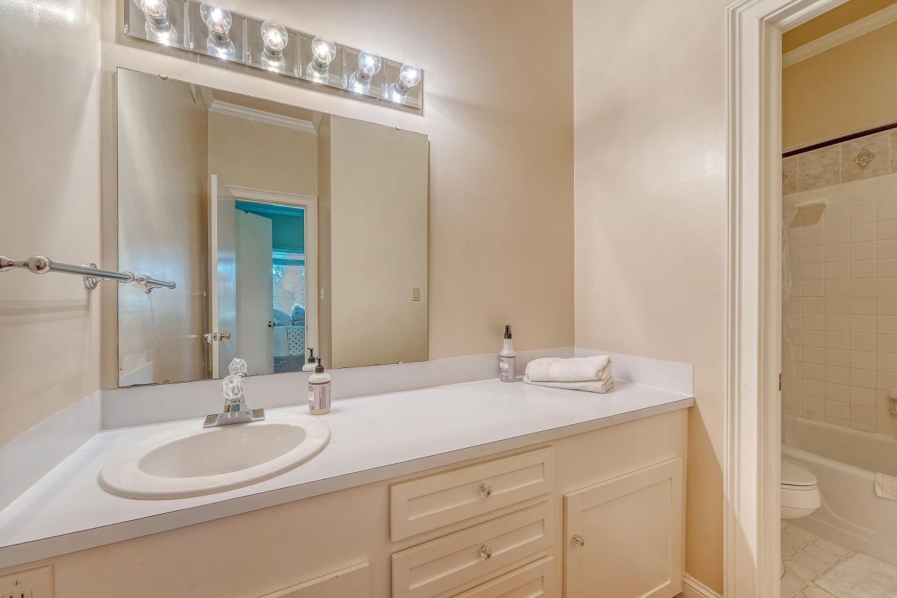 220 3rd Avenue Photo 32