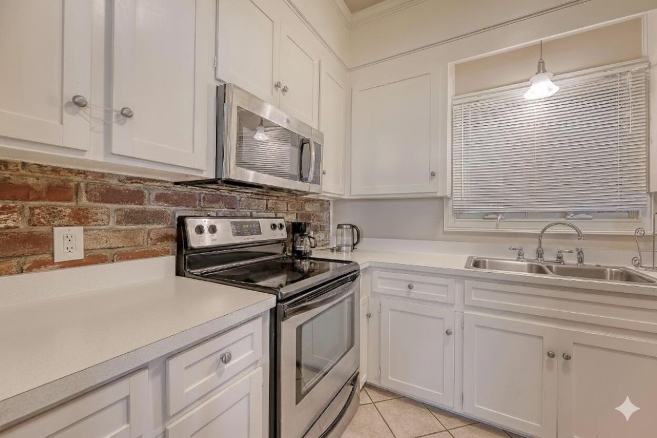 220 3rd Avenue Photo 48