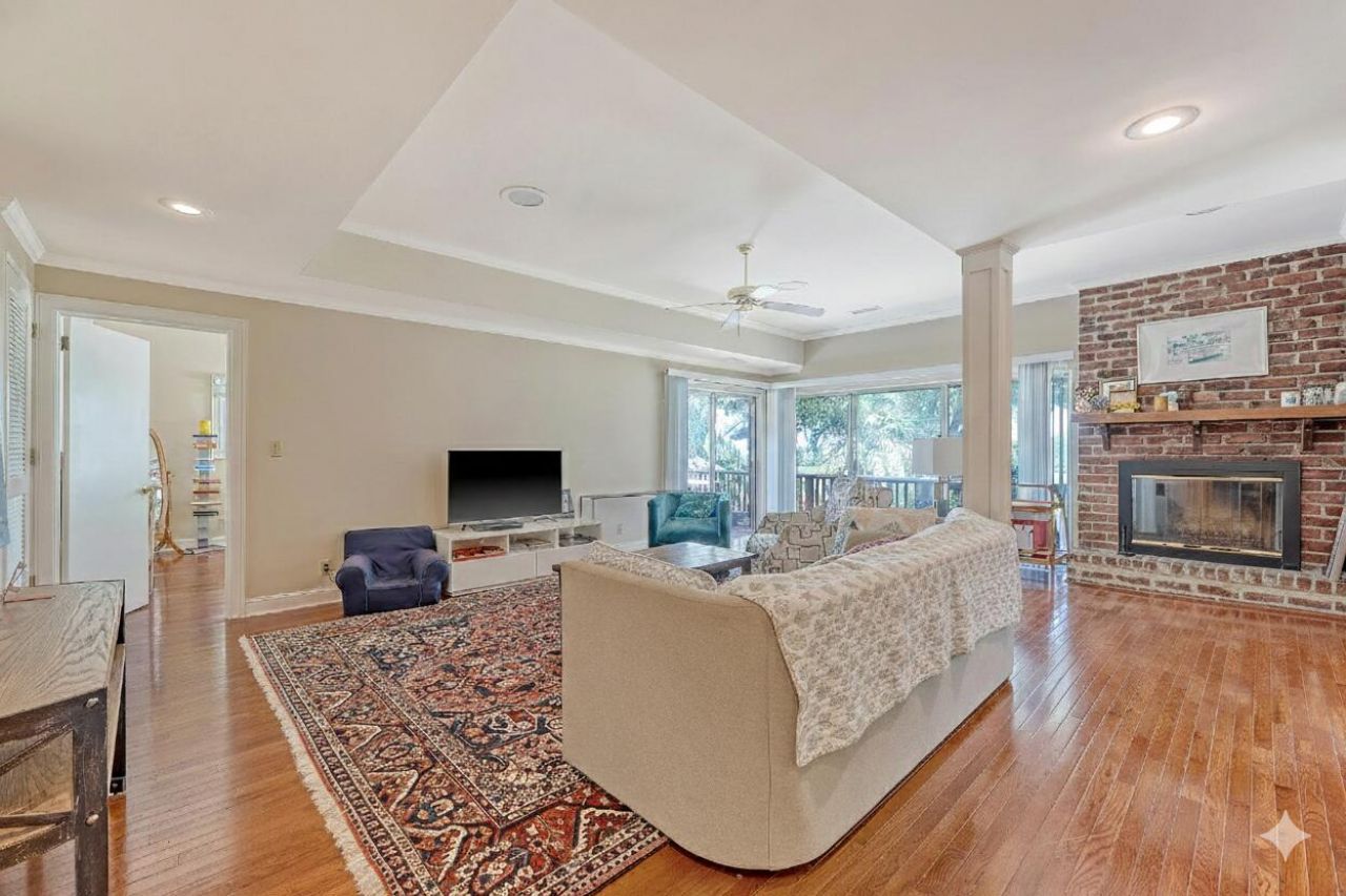 220 3rd Avenue Photo 6