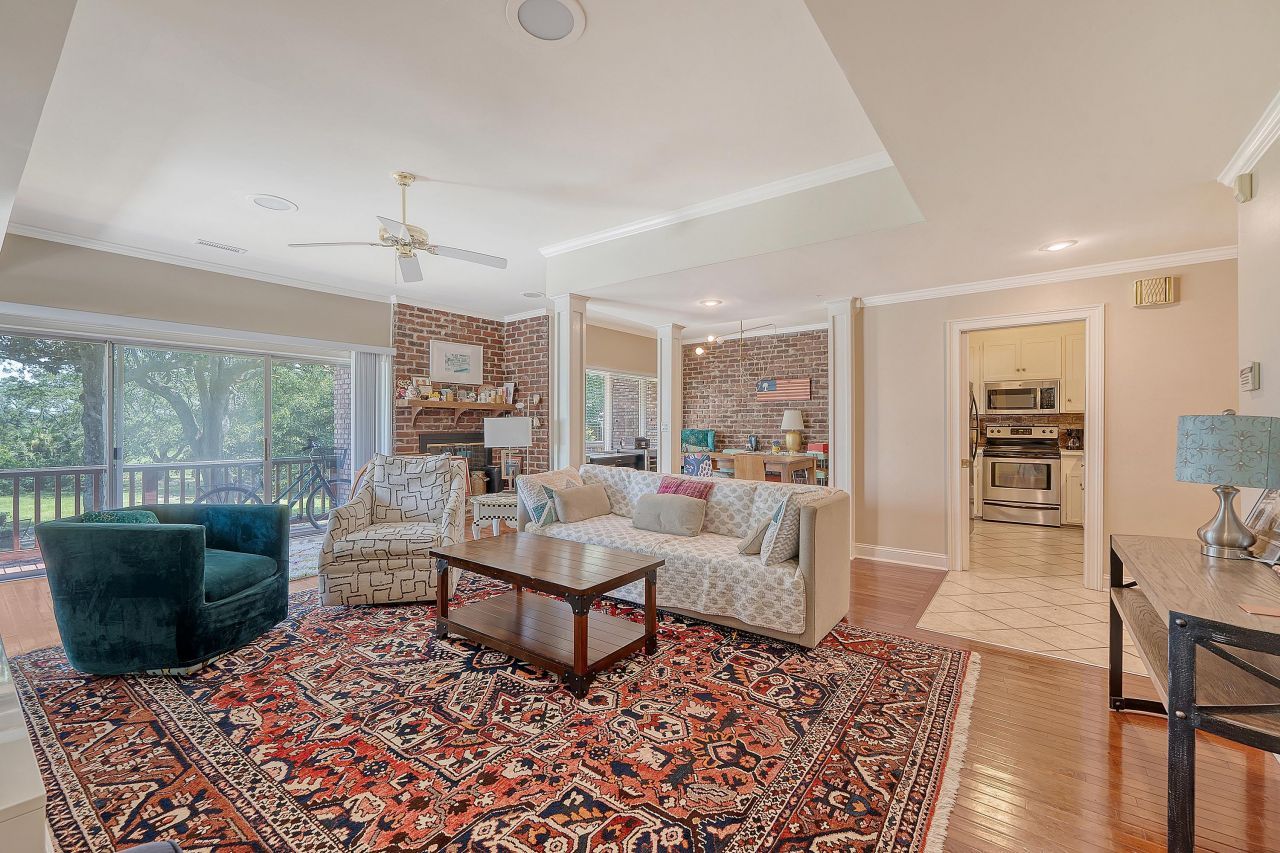 220 3rd Avenue Photo 8