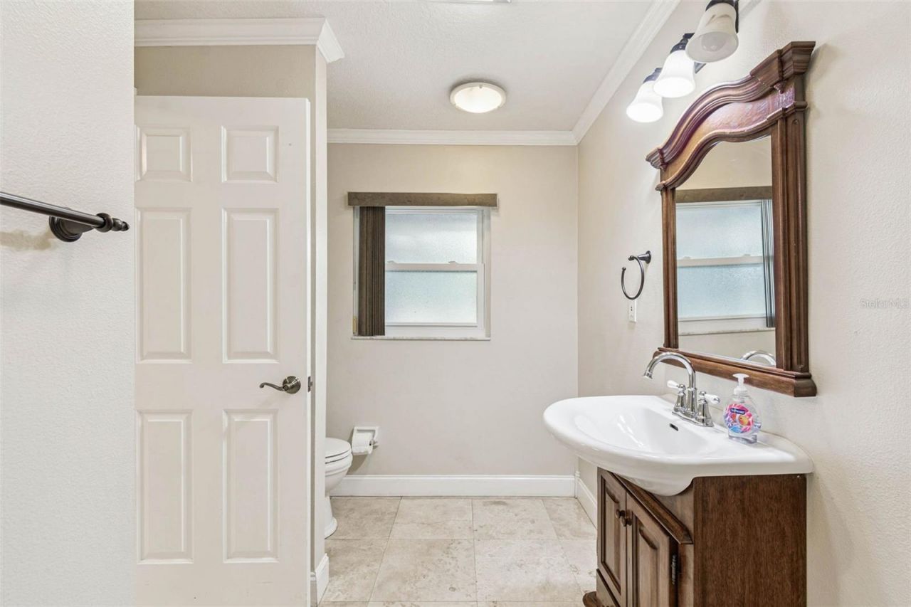 1900 Capri Road, Valrico, FL 33594 Photo