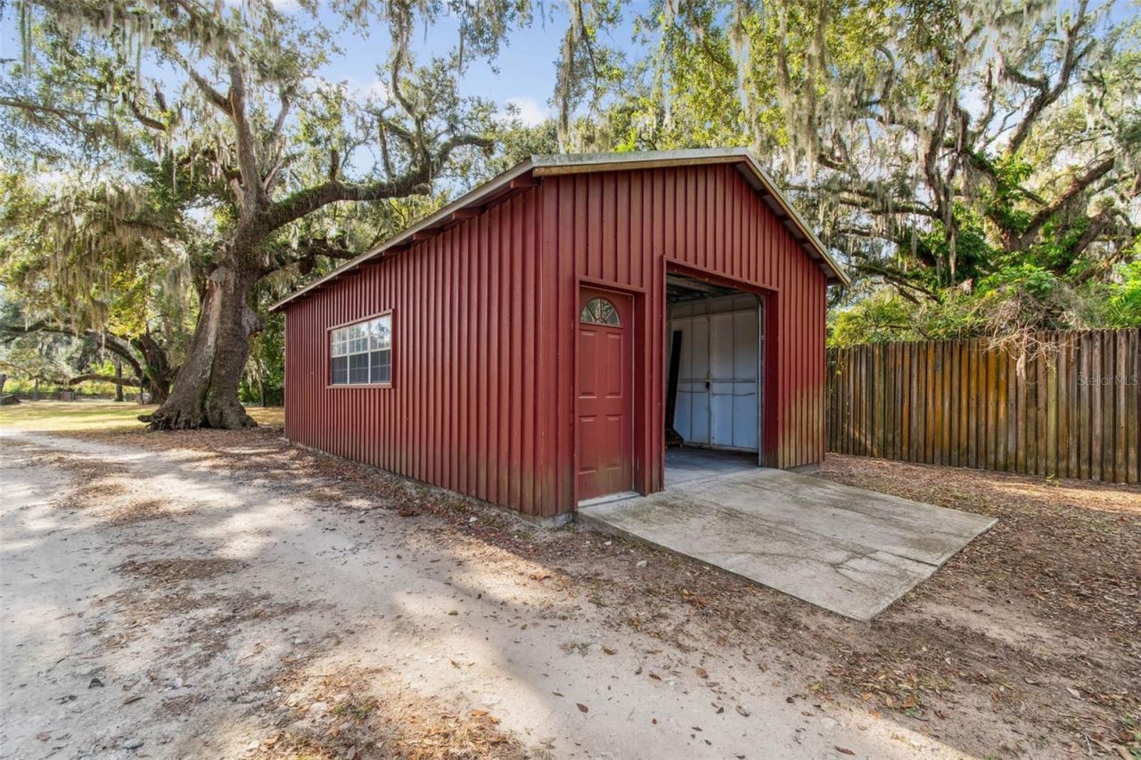 1900 Capri Road, Valrico, FL 33594 Photo