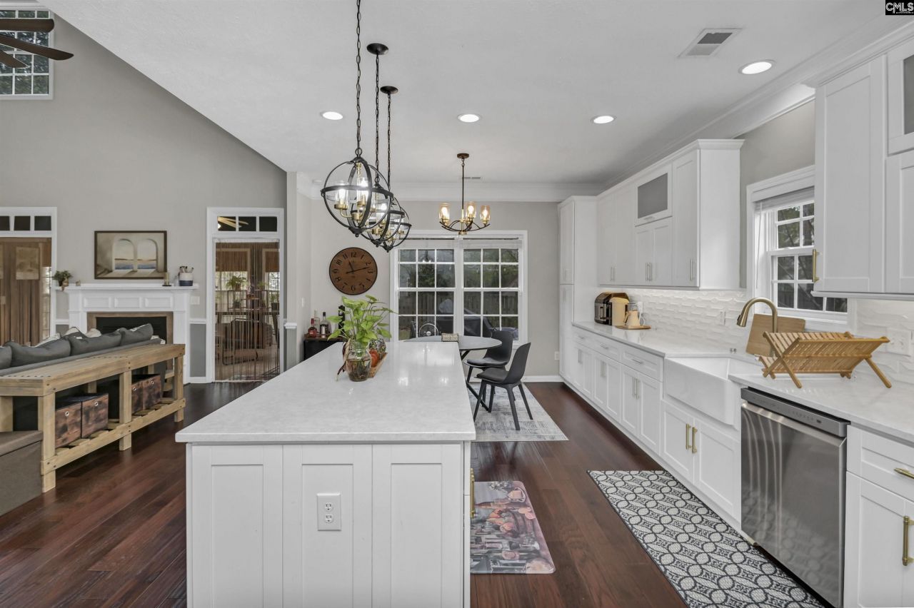 225 Castlebury Drive Photo 10