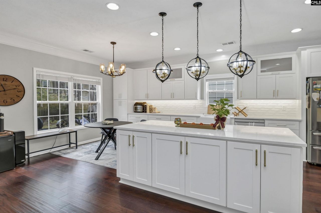 225 Castlebury Drive Photo 11