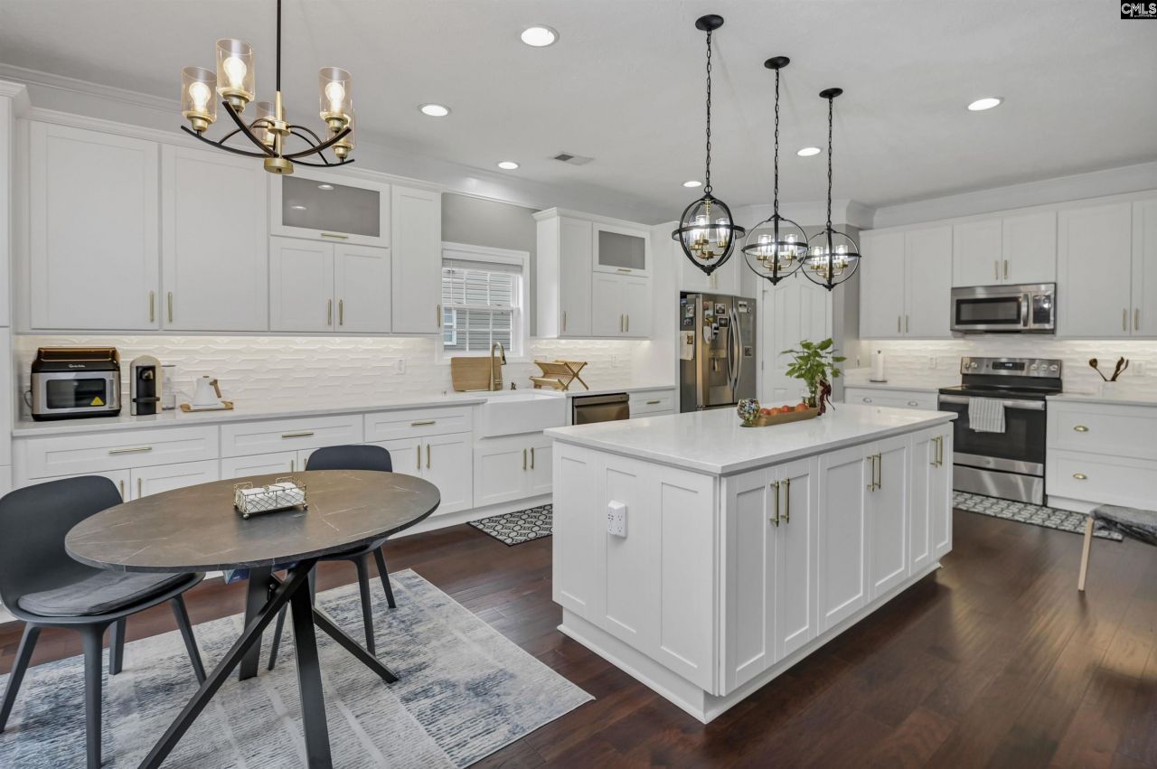 225 Castlebury Drive Photo 15