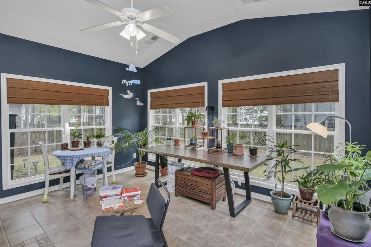 225 Castlebury Drive Photo 26