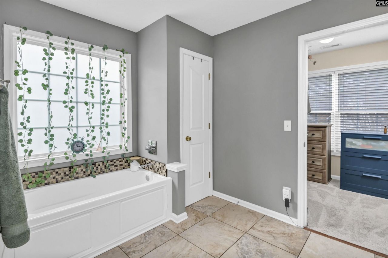 225 Castlebury Drive Photo 37