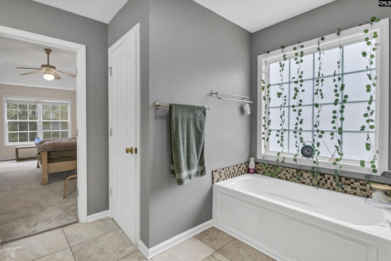 225 Castlebury Drive Photo 38