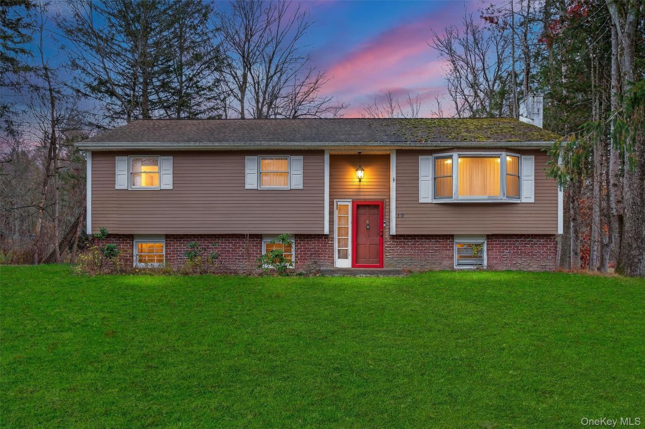 12 Robert Drive, Hyde Park, NY 12538 Main Photo