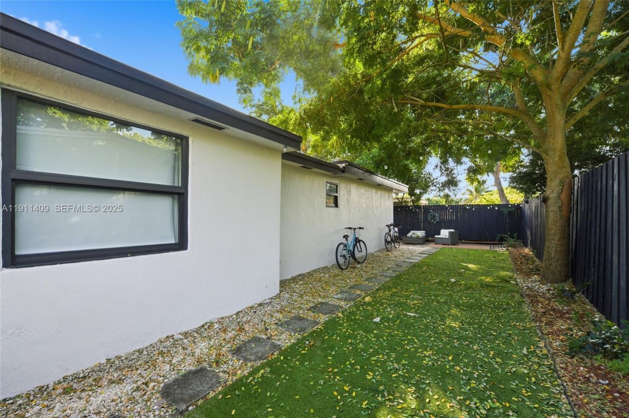 1464 NE 28th St, Pompano Beach, FL 33064 Photo