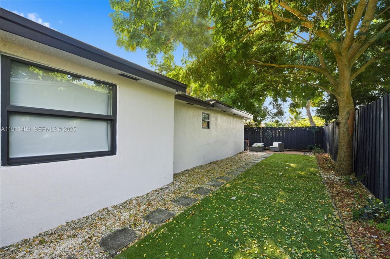 1464 NE 28th St, Pompano Beach, FL 33064 Photo